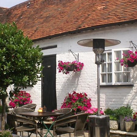 The Saracens Head Inn 아머샴아머셤 외부 사진
