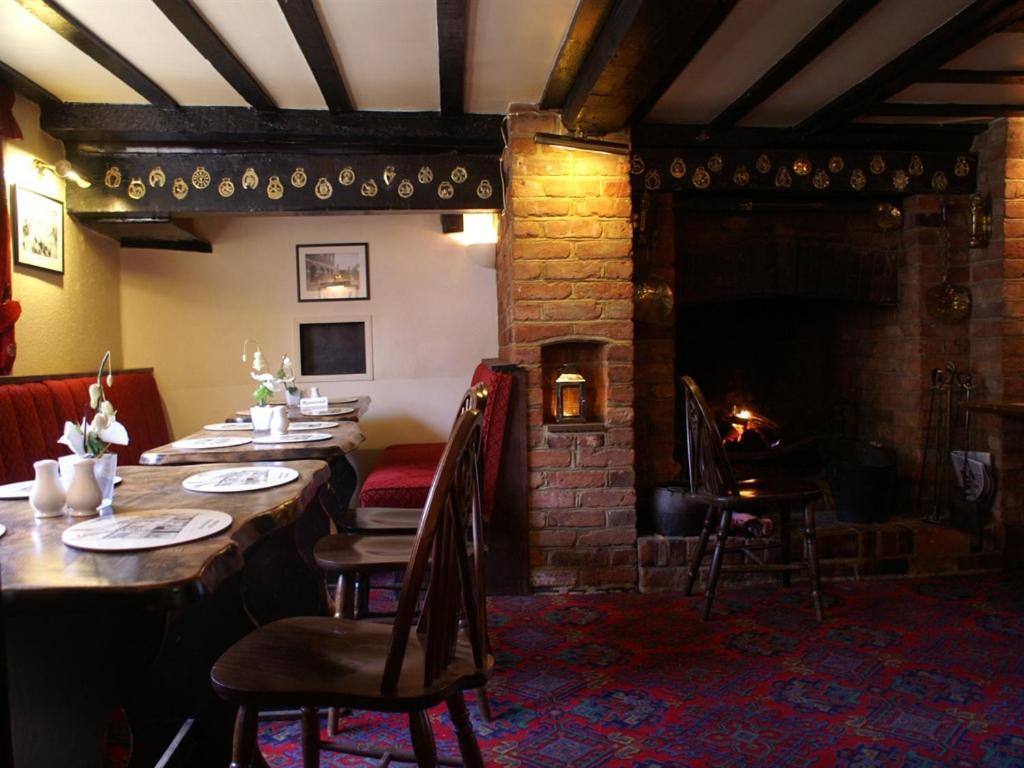 The Saracens Head Inn 아머샴아머셤 외부 사진