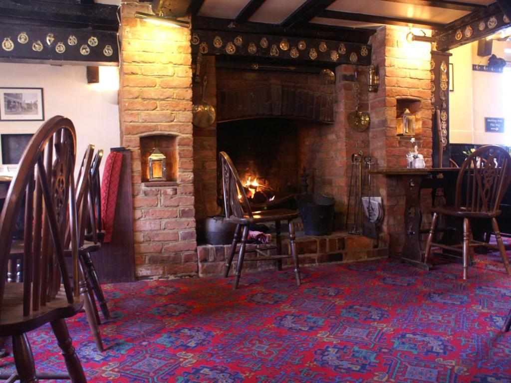 The Saracens Head Inn 아머샴아머셤 외부 사진