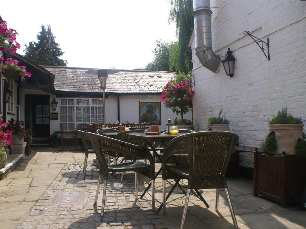 The Saracens Head Inn 아머샴아머셤 외부 사진