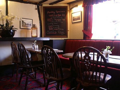 The Saracens Head Inn 아머샴아머셤 외부 사진